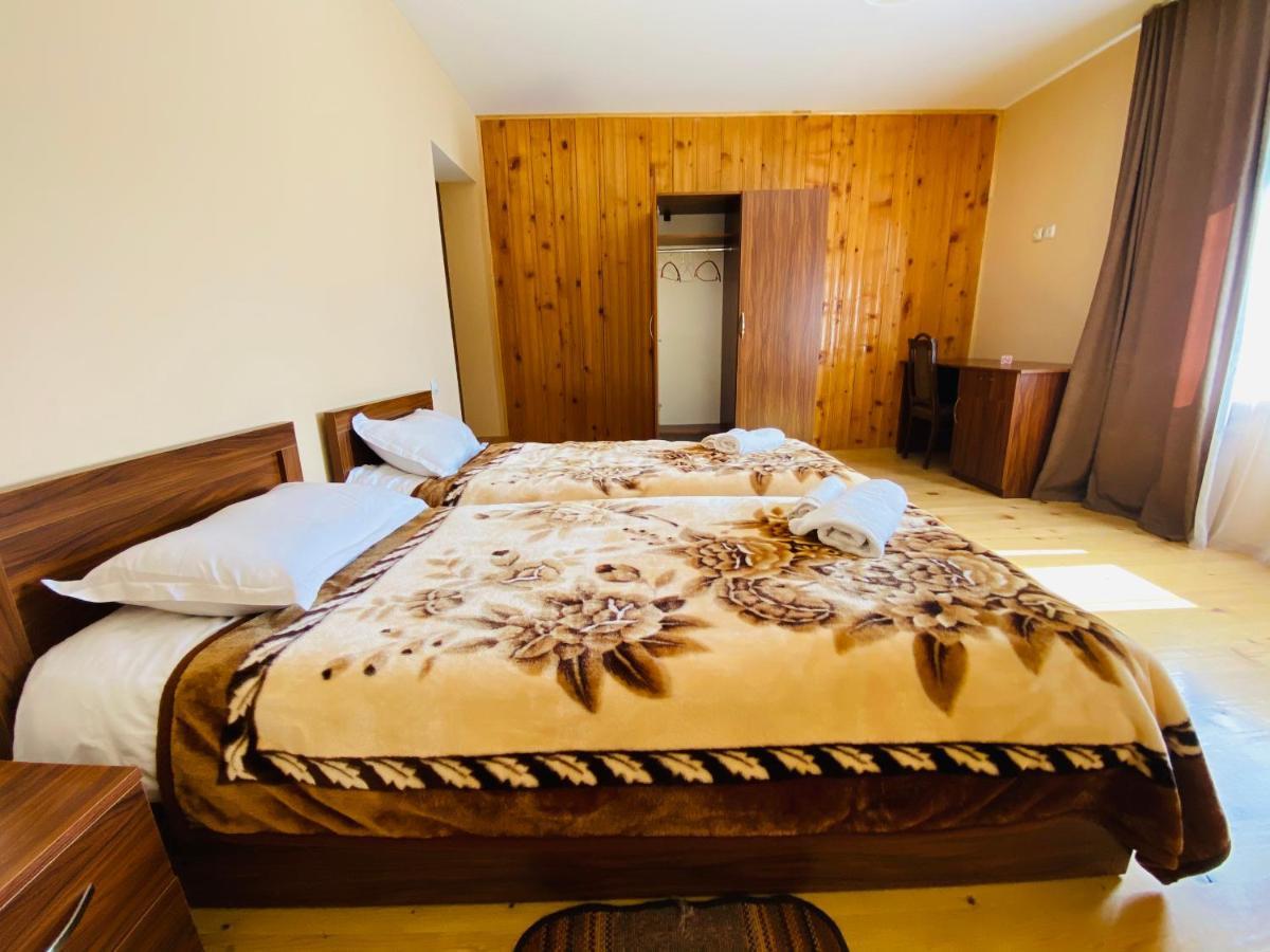 Guesthouse AlpenRose Mestia Extérieur photo